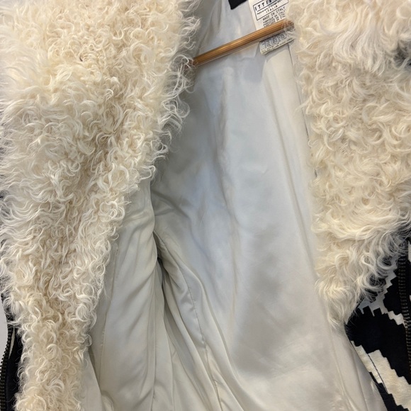 GF FERRÈ Striped Black and Cream Teddy Jacket - Picture 5 of 6